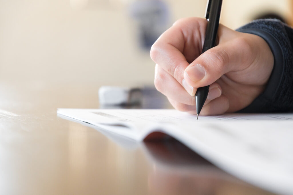 家庭学習をする子供のイメージ